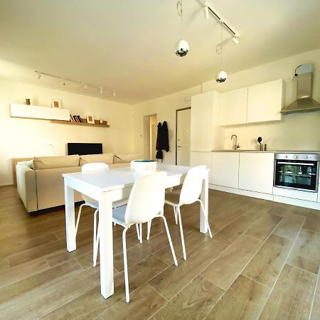 Sol Lakeview Сале Маразино Екстериор снимка